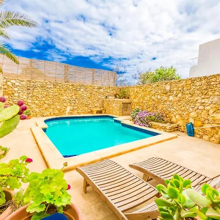 Stunning 3 Bedroom Farmhouse With Pool Xaghra Exterior photo