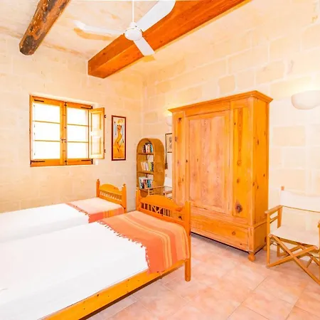Stunning 3 Bedroom Farmhouse With Pool Xaghra Exterior photo