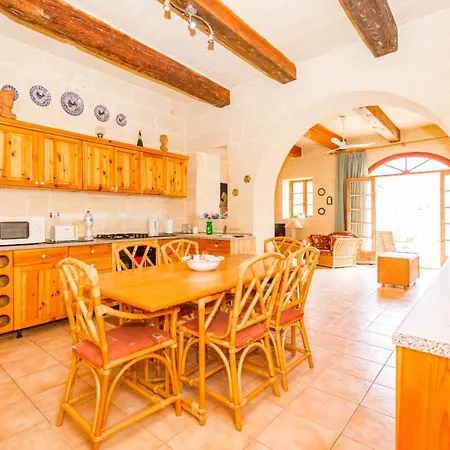 Stunning 3 Bedroom Farmhouse With Pool Xaghra Exterior photo