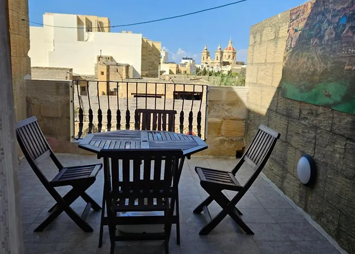 Stunning 3 Bedroom Farmhouse With Pool