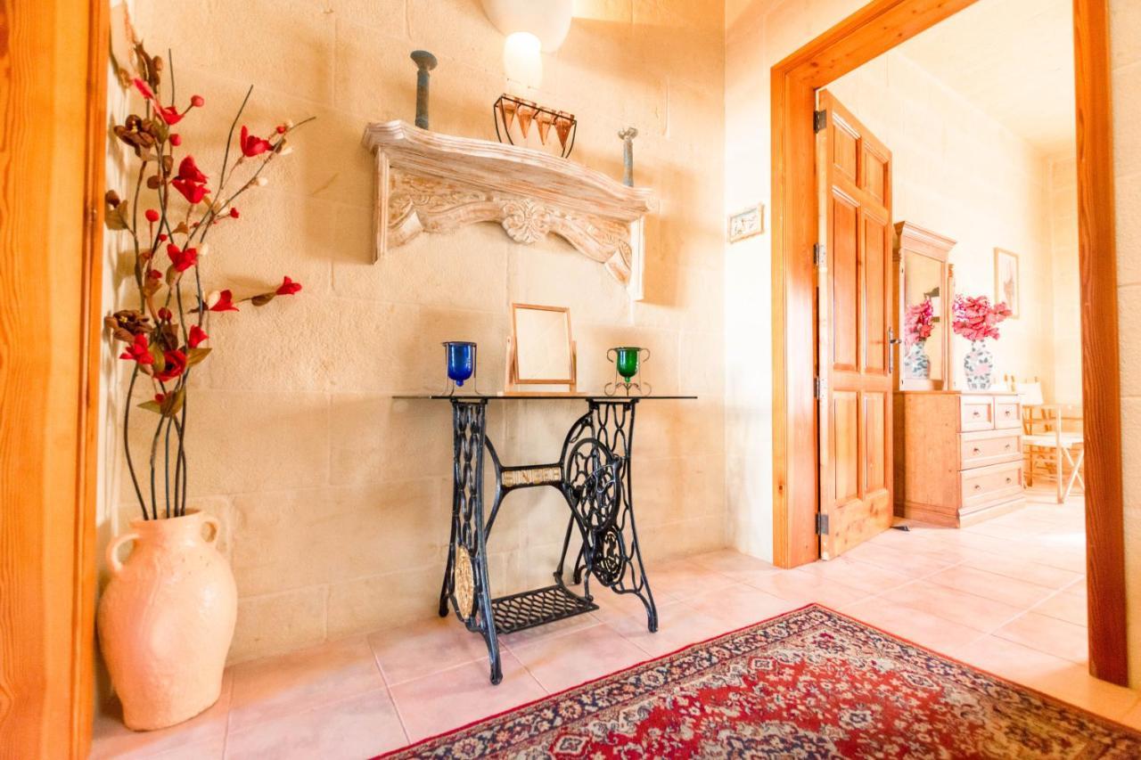 Stunning 3 Bedroom With Pool *