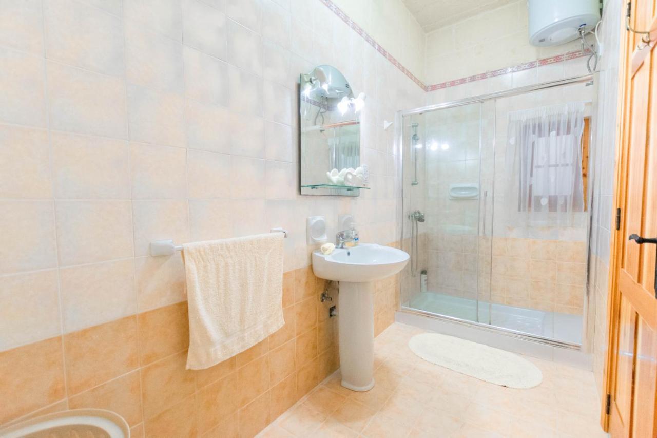 Stunning 3 Bedroom With Pool بيت للعطل *