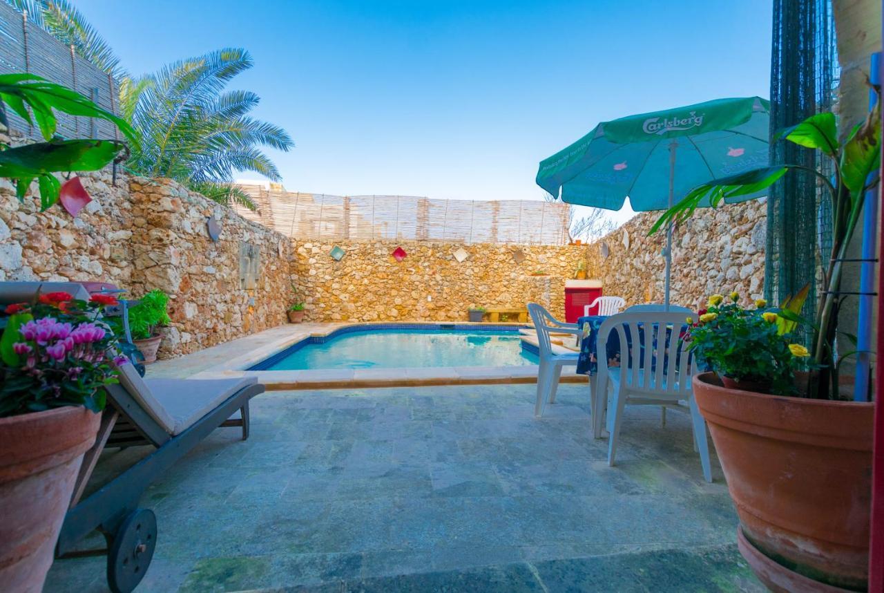 Stunning 3 Bedroom With Pool *